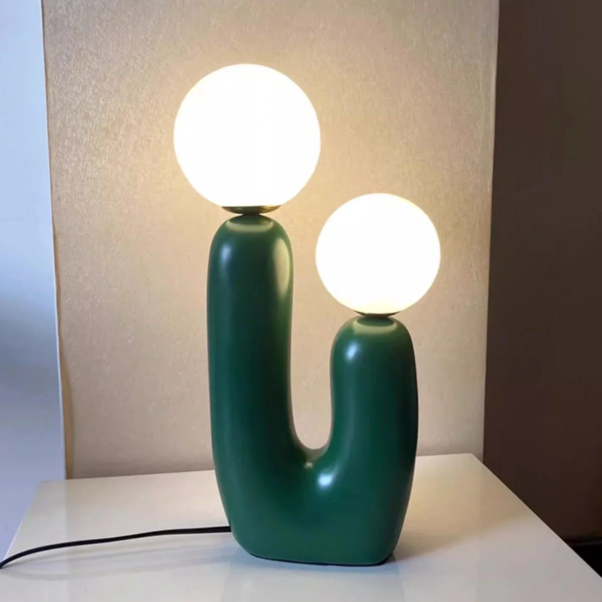 Feyran Oo Rough Resin Table Lamp