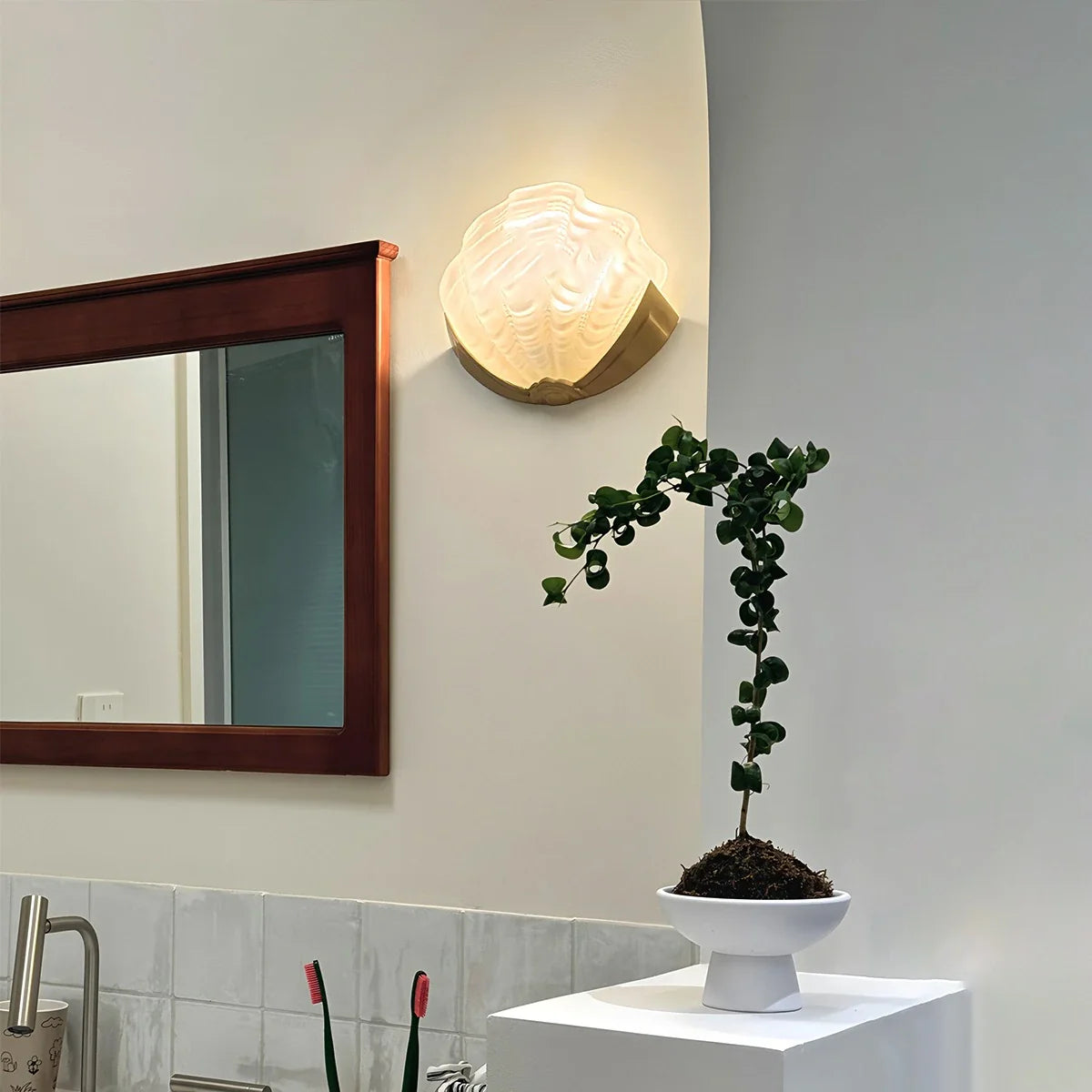 Feyran Light Luxury Brass Shell Glass Wall Lamp