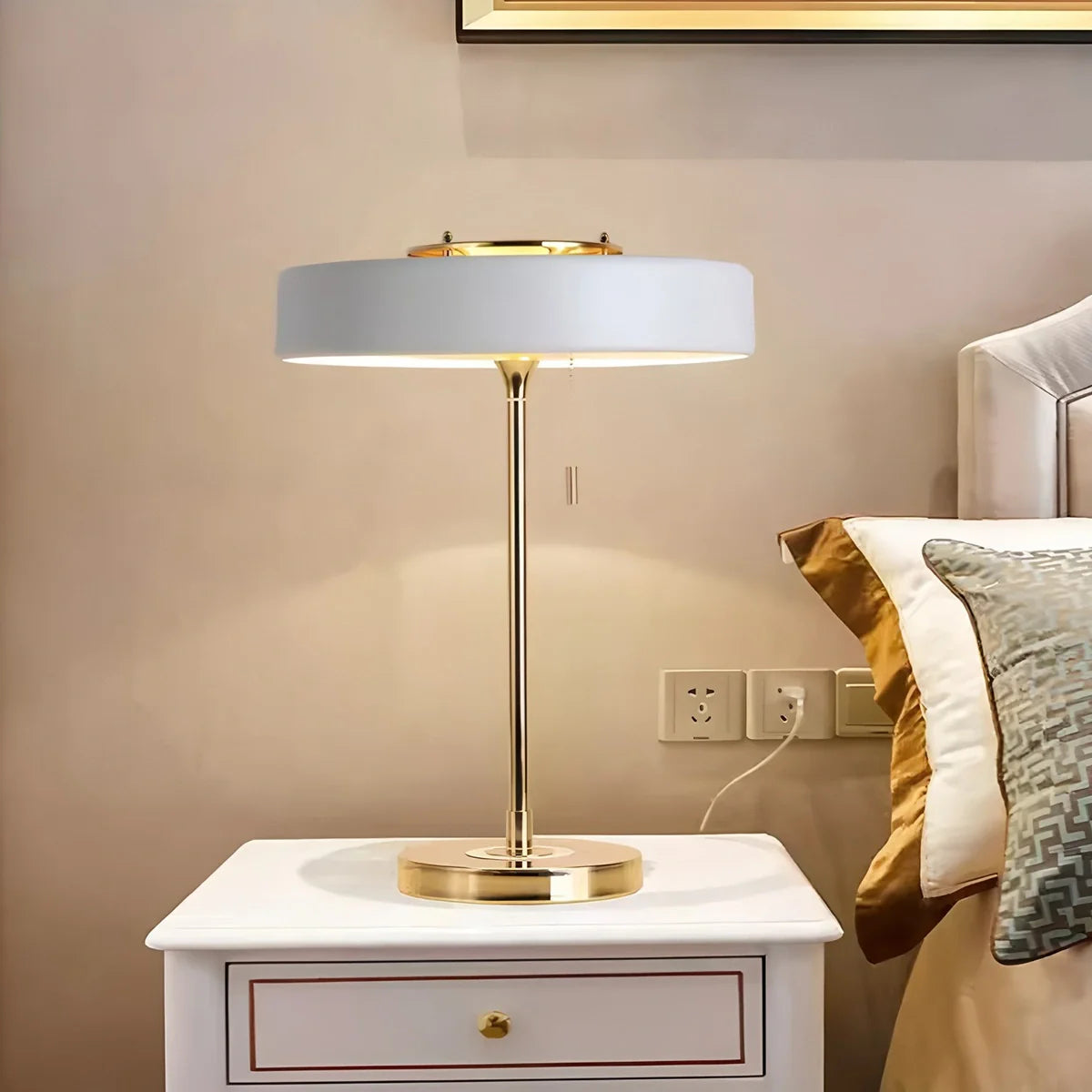 Feyran Mid-Century Round Table Lamp with Pull Chain