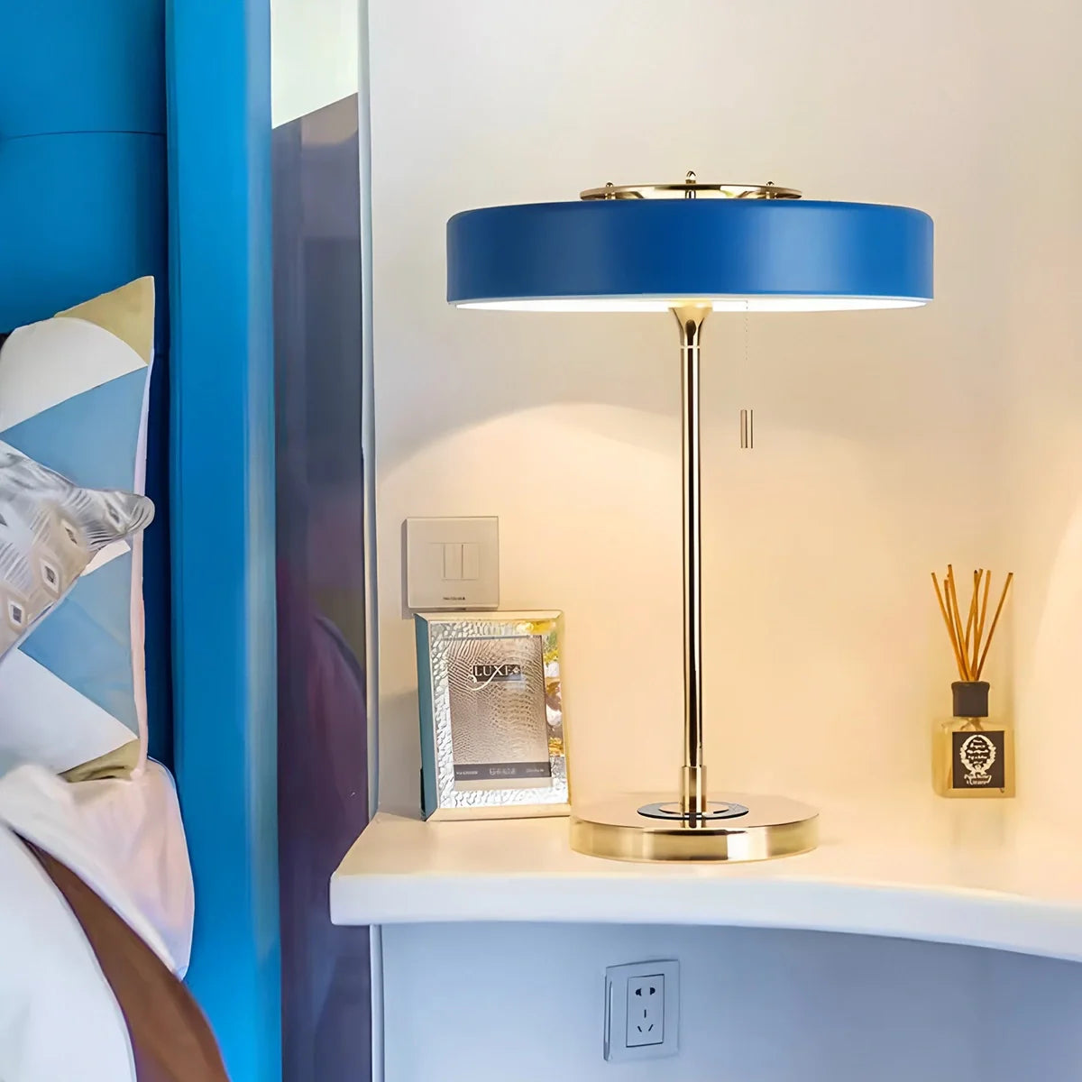 Feyran Mid-Century Round Table Lamp with Pull Chain
