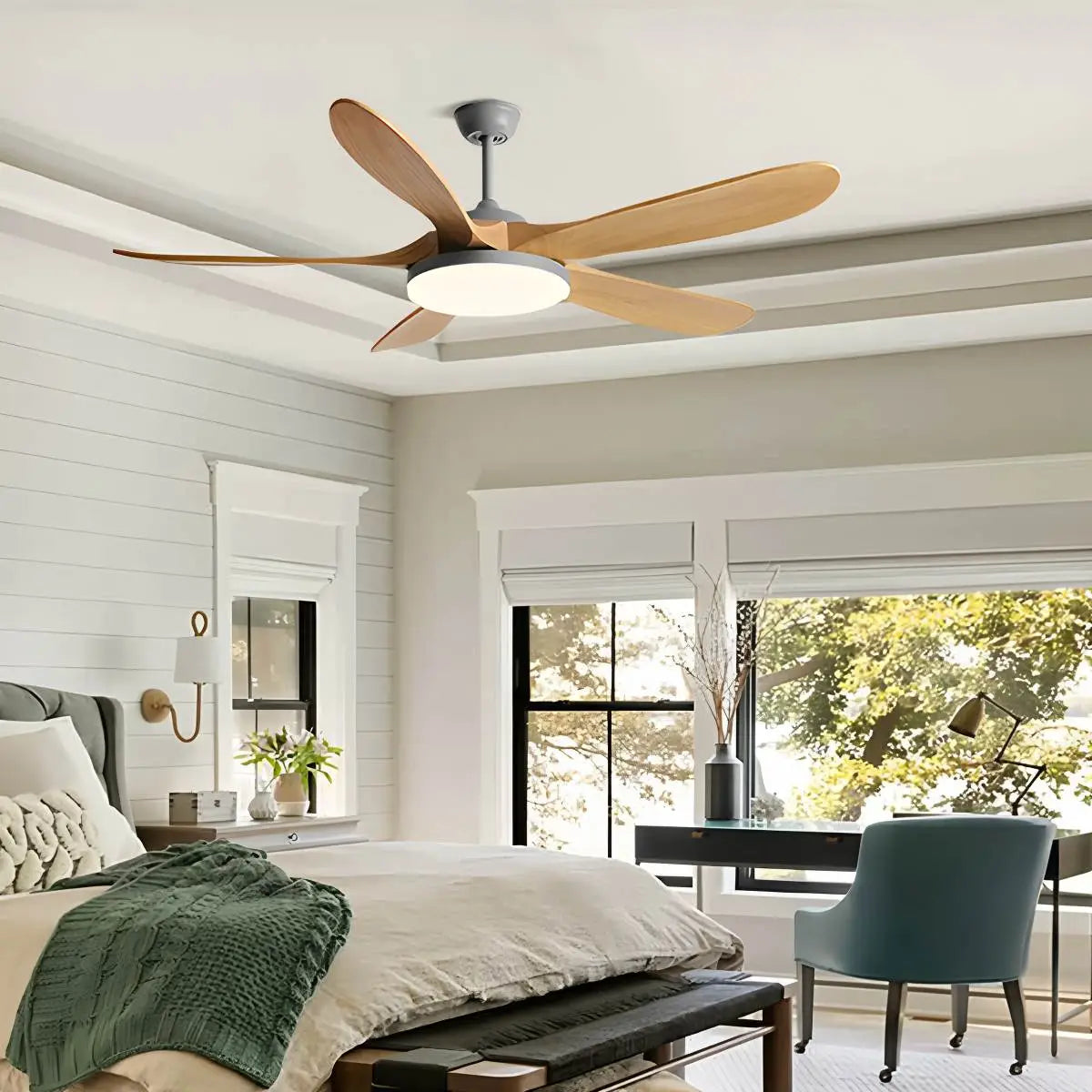 Feyran 5-leaf Solid Wood Ceiling Fan Light