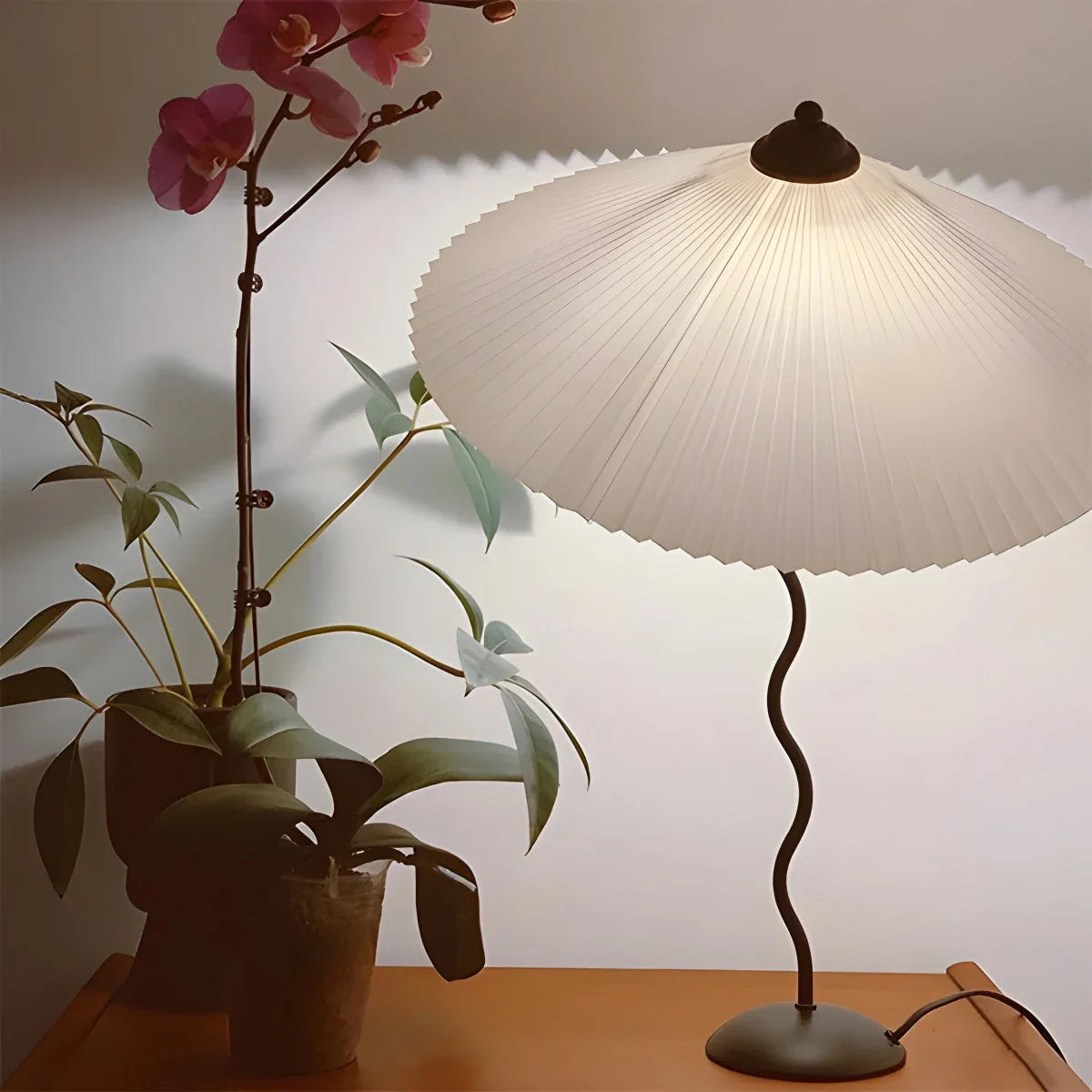 Feyran Pleated Squiggle Floor & Table Lamp