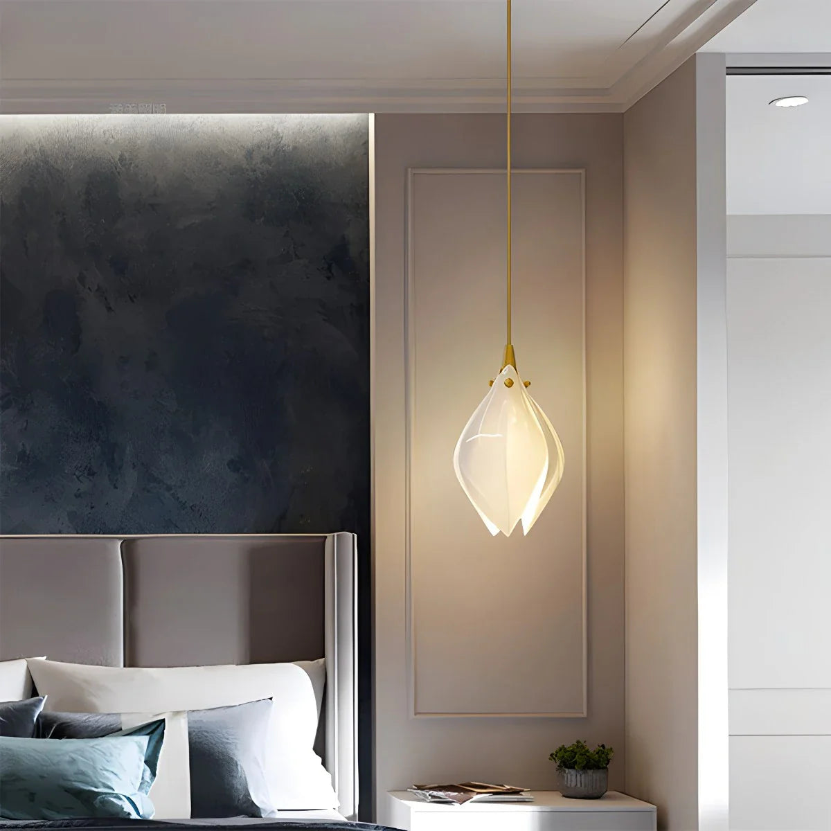 Feyran Ceramic Bud Pendant Light for Modern Interiors