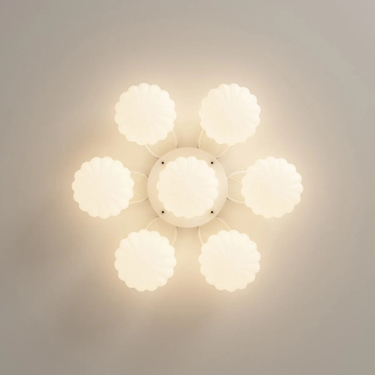 Feyran Creative Flower Living Room Ceiling Lamp