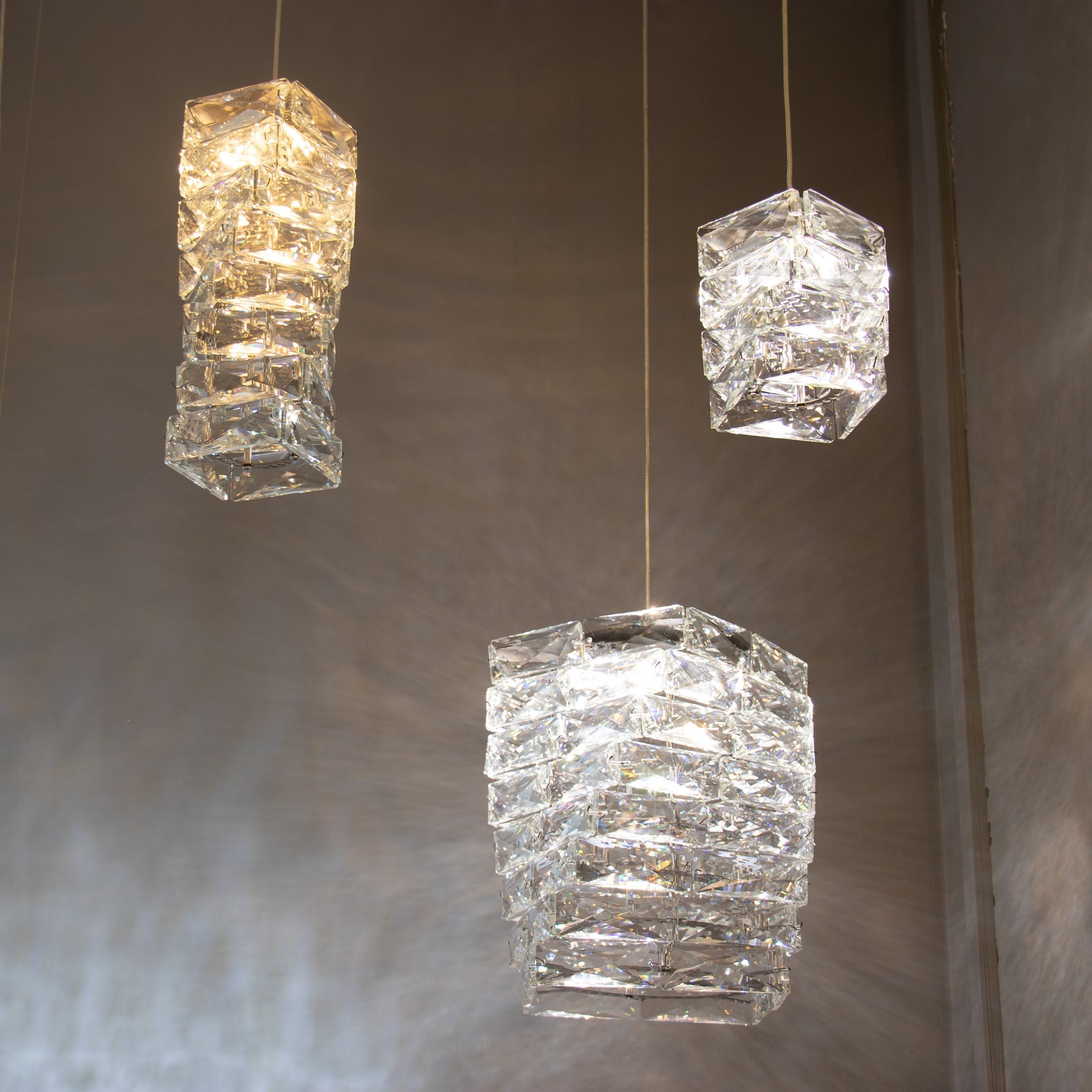 Elegant Crystal LED Pendant Lamp Chandelier for Modern Home Decor Lighting