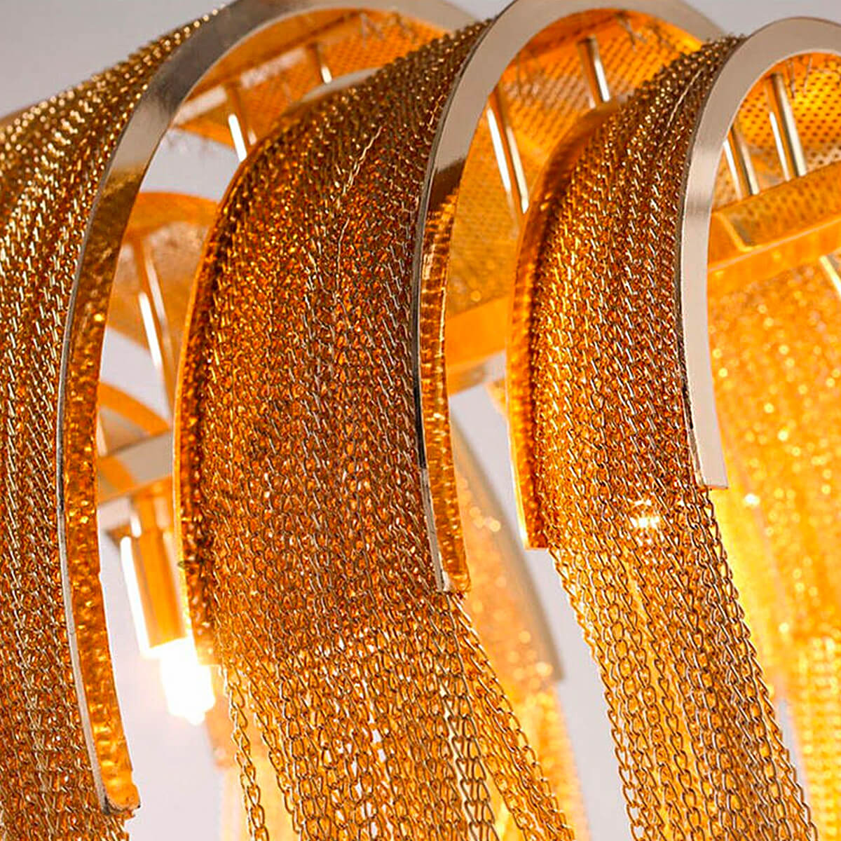Nordic-postmodern-bedroom-tassel-aluminum-chain-table-lamp-texture1 | Feyran