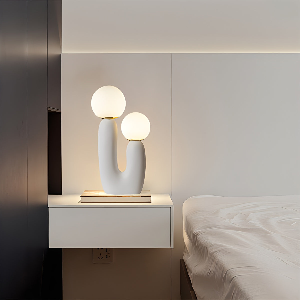 Feyran Oo Rough Resin Table Lamp