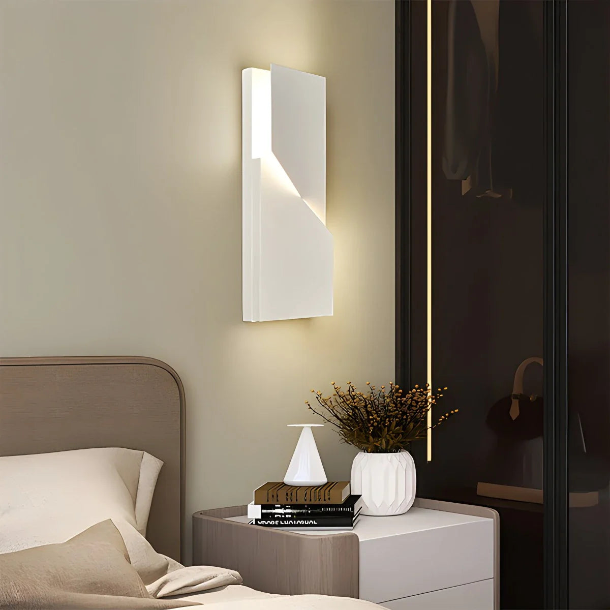 Feyran Shadows Grand Wall Sconce Lamp