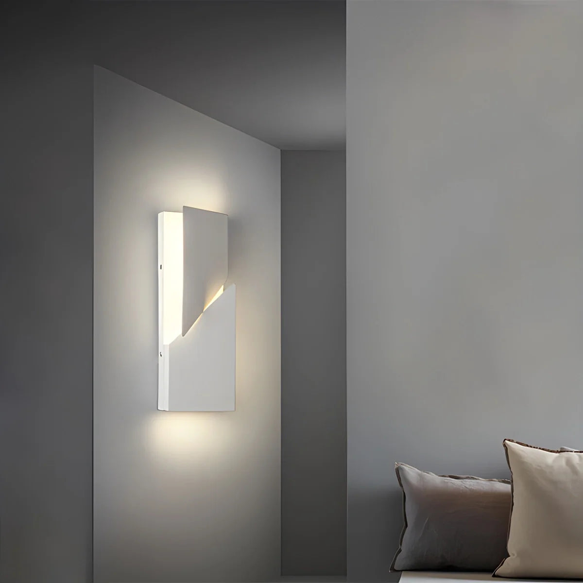 Feyran Shadows Grand Wall Sconce Lamp