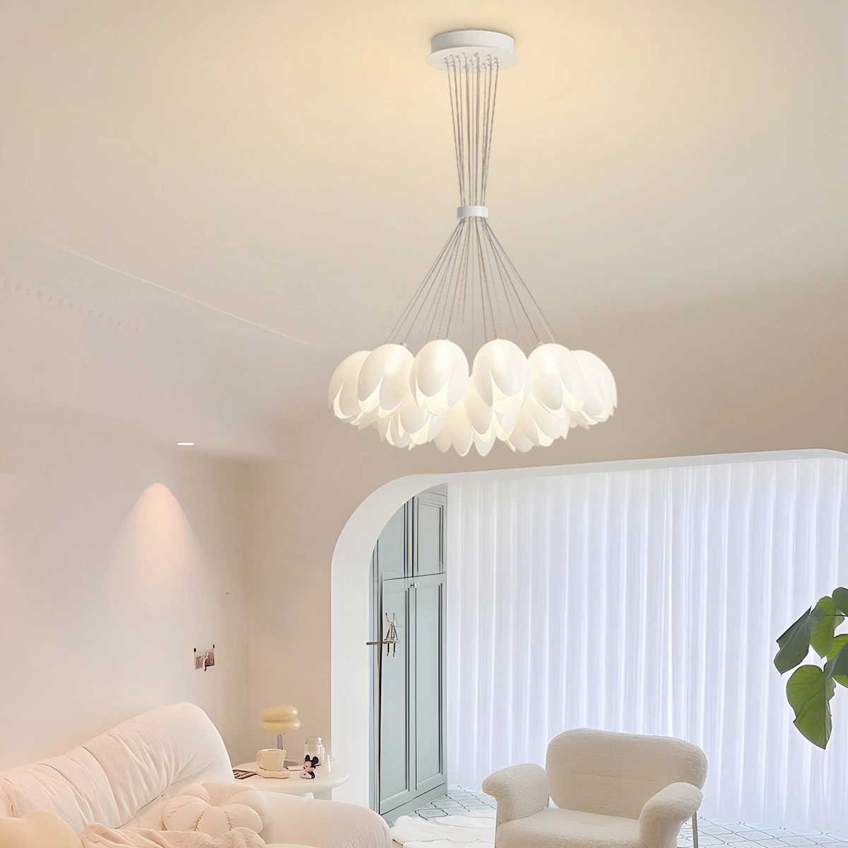 Feyran French Tulip Flower & Ball Chandelier