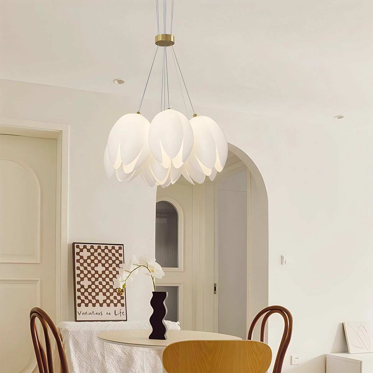 Feyran French Tulip Flower & Ball Chandelier