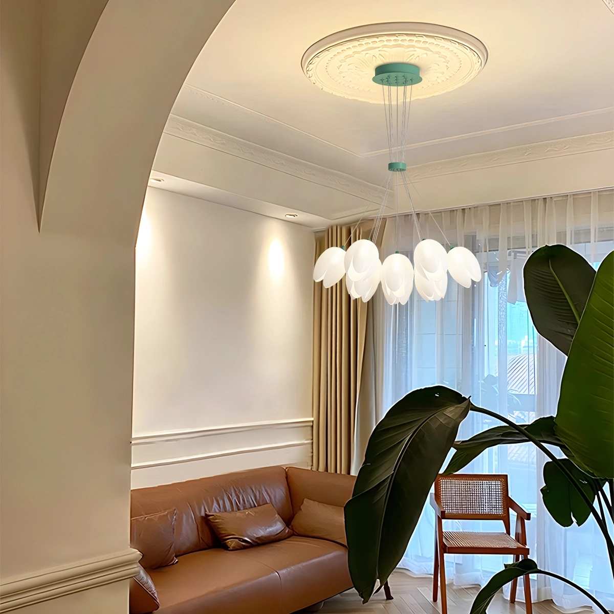 Feyran French Tulip Flower & Ball Chandelier