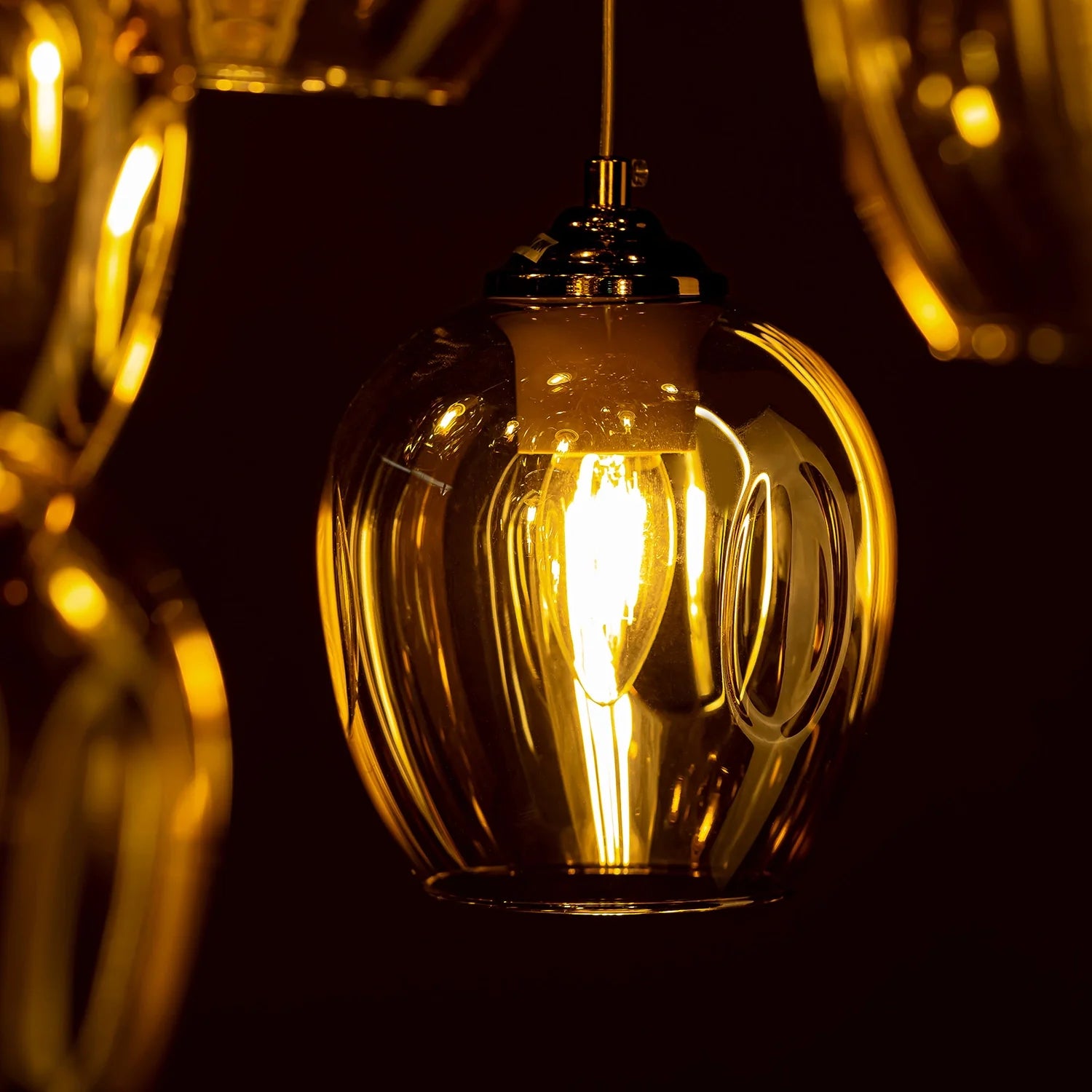 aura-luxury-glass-chandelier-glass-shade-detail-Feyran-lighting