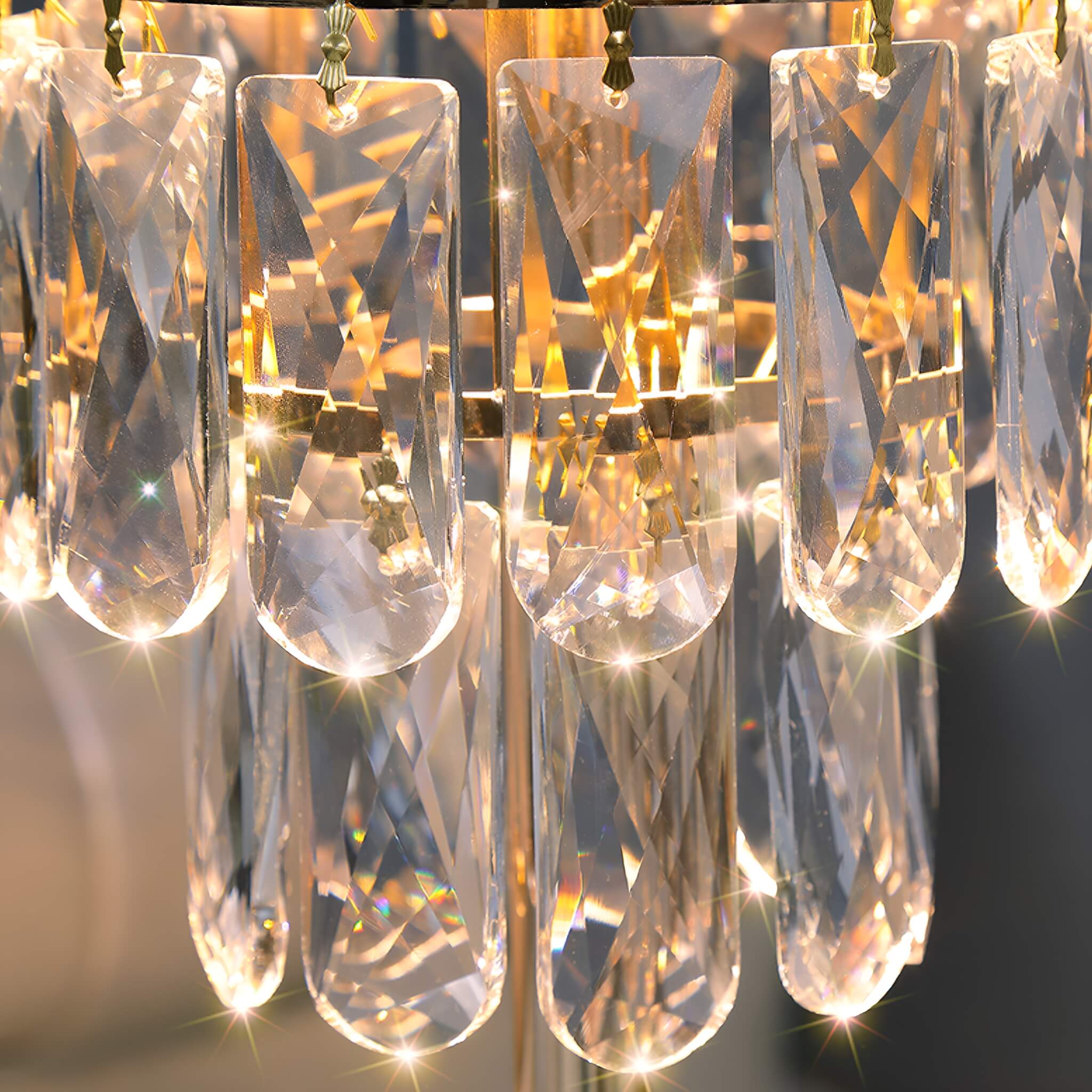 Elegant Gold Table Lamp with Beveled Crystal Shade-details |Feyran