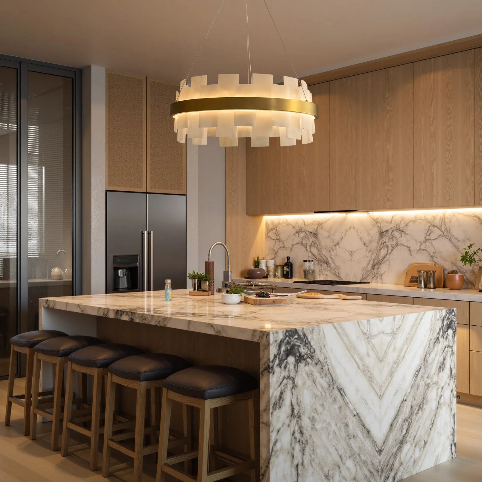 modern-round-alabaster-gold-chandelier-with-layered-alabaster-panels-and-central-gold-band-hanging-above-marble-kitchen-island-with-warm-ambient-light-Feyran-lighting